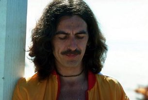 Фото - Джордж Харрисон: 305x207 / 12 Кб