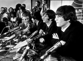 Фото - Джон Леннон: 333x246 / 29 Кб