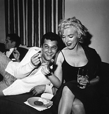 Фото - Тони Кертис: 429x450 / 38 Кб