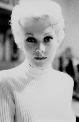 Фото - Ким Новак: 271x420 / 15 Кб