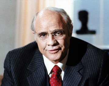 Фото - Марлон Брандо: 358x285 / 20 Кб