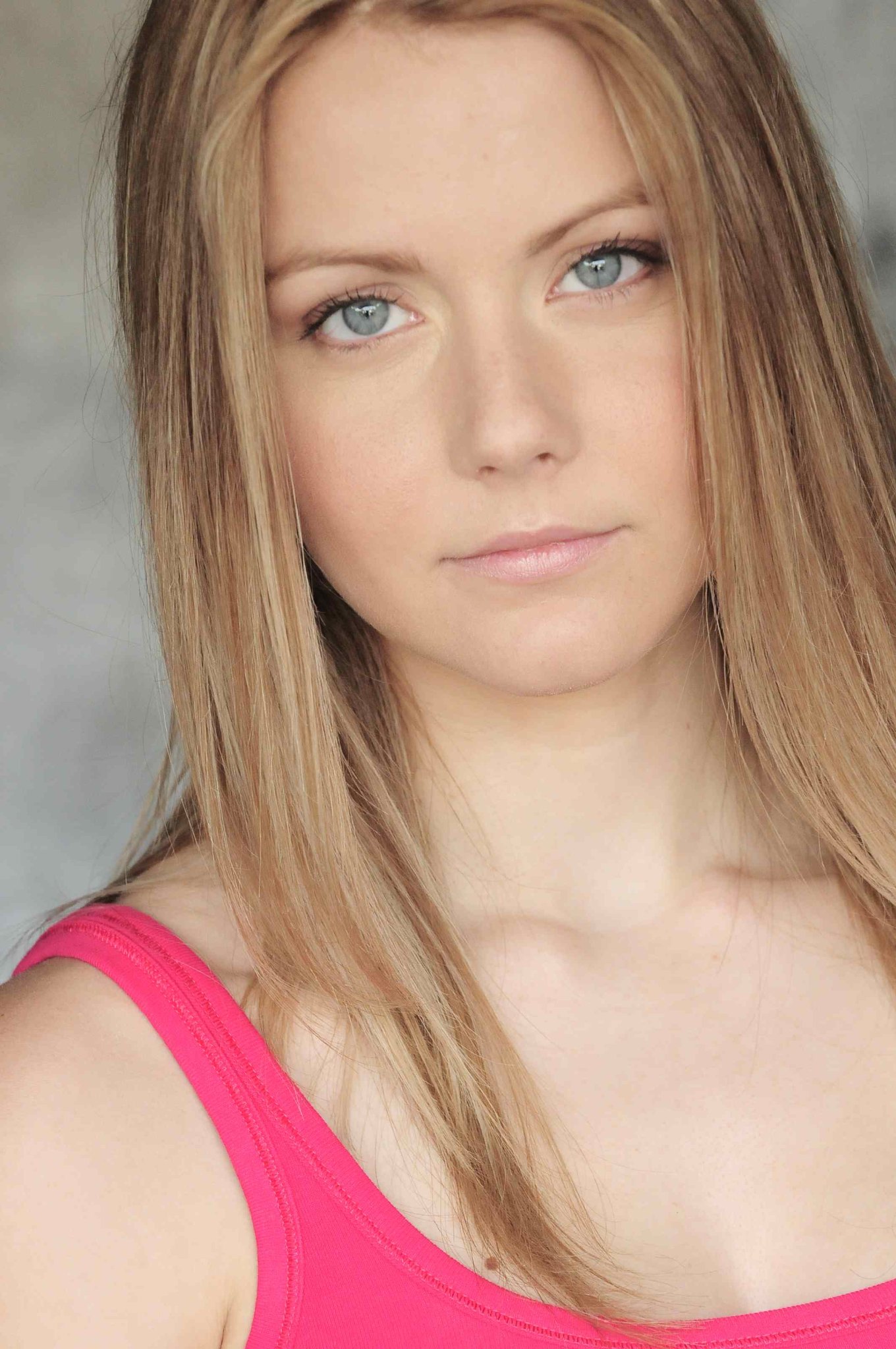 Фото - Katie Sagona: 1360x2048 / 357 Кб