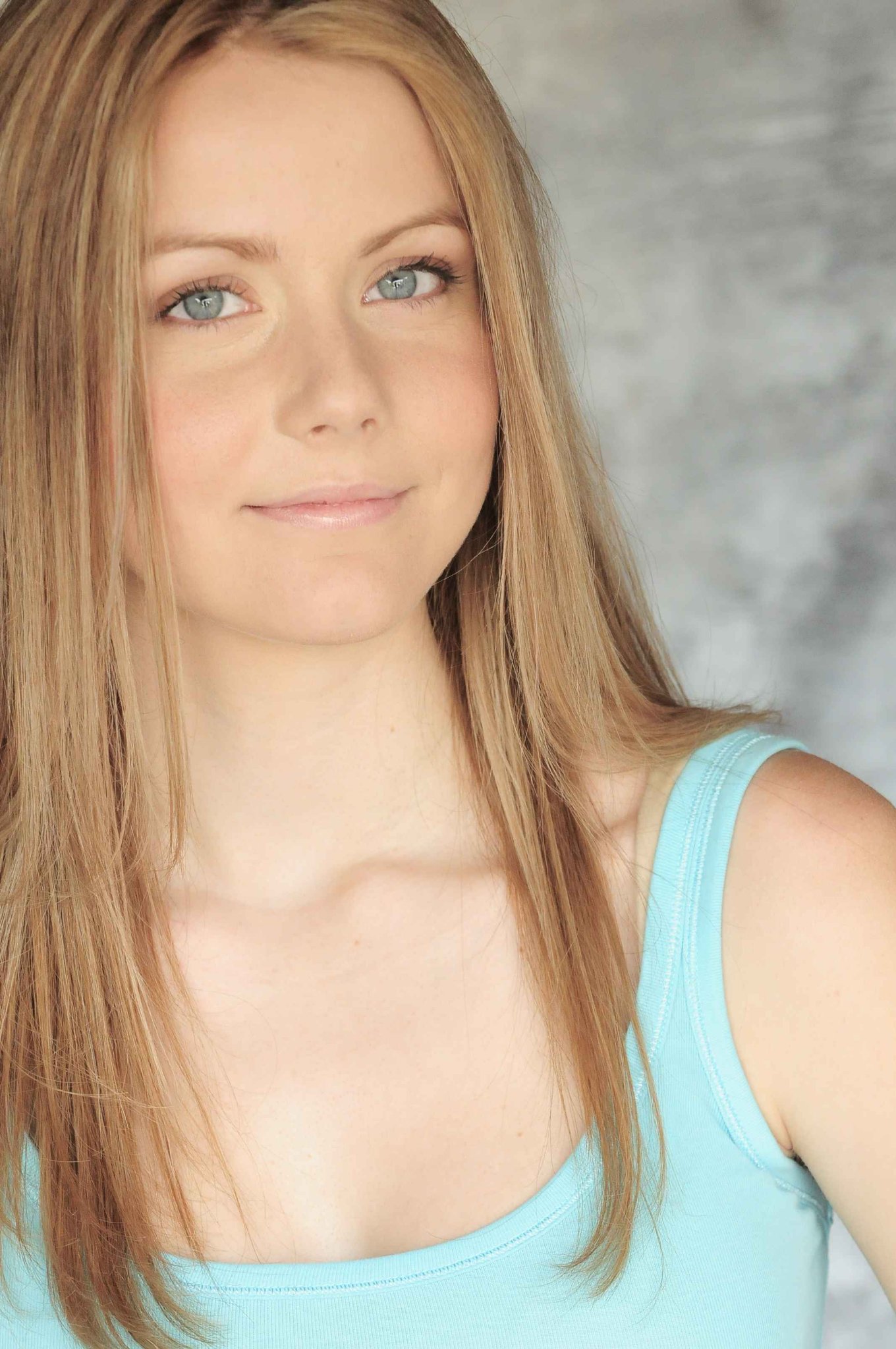 Фото - Katie Sagona: 1360x2048 / 361 Кб