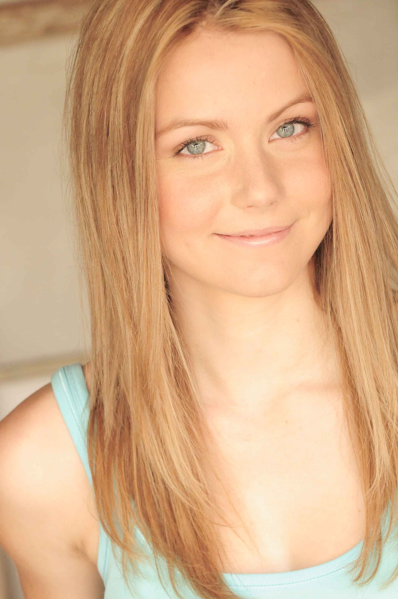 Фото - Katie Sagona: 1360x2048 / 327 Кб