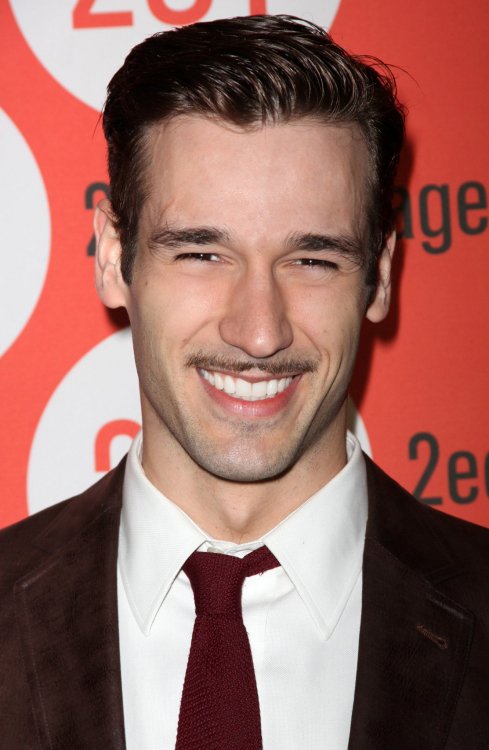 Фото - John Behlmann: 489x750 / 57 Кб