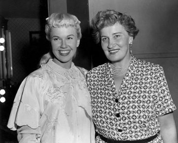 Фото - Дорис Дэй: 361x290 / 30 Кб