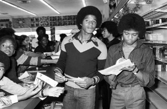 Фото - Майкл Джексон: 328x215 / 24 Кб