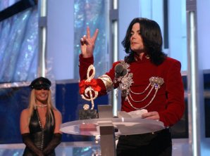 Фото - Майкл Джексон: 298x222 / 17 Кб