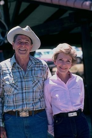 Фото - Нэнси Рейган: 300x450 / 30 Кб