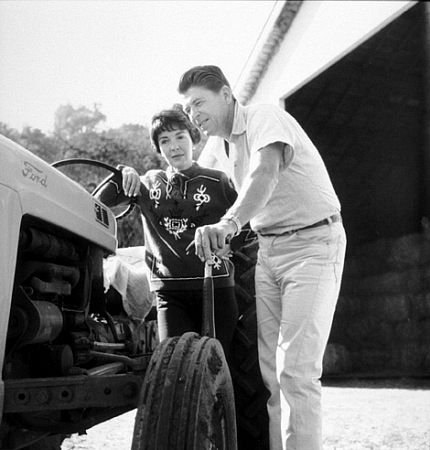 Фото - Нэнси Рейган: 430x450 / 37 Кб