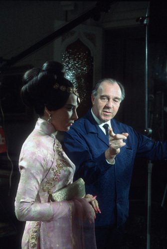 Фото - Ширли МакЛейн: 335x500 / 27 Кб