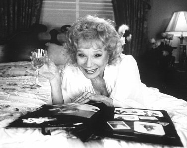 Фото - Ширли МакЛейн: 377x299 / 26 Кб