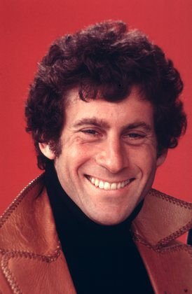 Фото - Пол Майкл Глейзер: 274x420 / 19 Кб