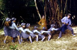 Фото - Лесли Кэрон: 264x174 / 19 Кб