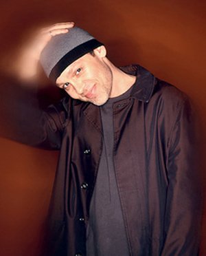 Фото - Даг Хатчисон: 300x372 / 17 Кб