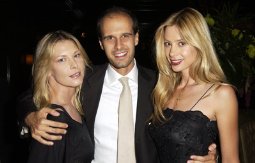 Фото - Мира Сорвино: 255x163 / 11 Кб