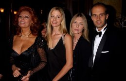 Фото - Мира Сорвино: 259x168 / 10 Кб