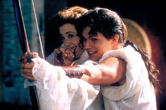 Фото - Мира Сорвино: 323x215 / 19 Кб