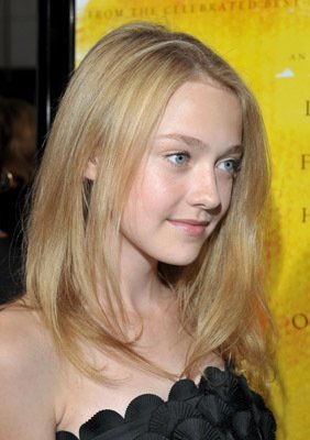 Фото - Дакота Фаннинг: 282x400 / 24 Кб