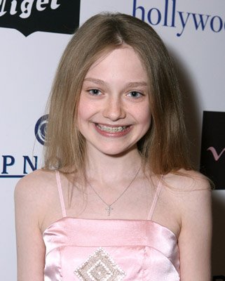 Фото - Дакота Фаннинг: 321x400 / 26 Кб