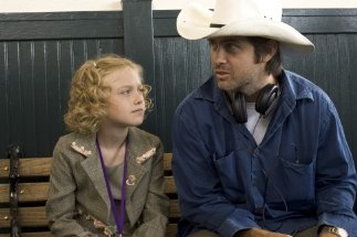 Фото - Дакота Фаннинг: 323x215 / 18 Кб