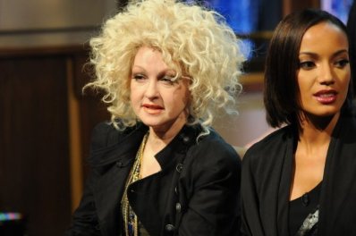 Фото - Синди Лоупер: 398x264 / 21 Кб