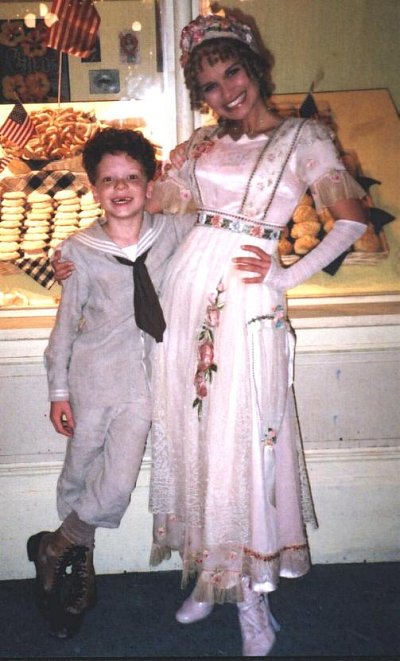 Фото - Кристин Ченоуэт: 400x661 / 60 Кб