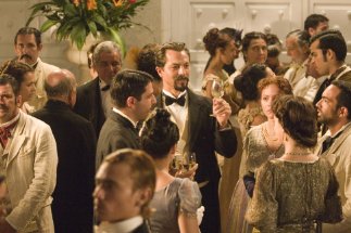 Фото - Бенджамин Брэтт: 323x215 / 23 Кб