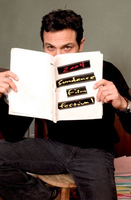 Фото - Бенджамин Брэтт: 261x400 / 21 Кб