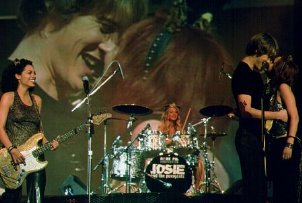 Фото - Розарио Доусон: 302x203 / 19 Кб