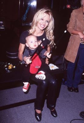 Фото - Памела Андерсон: 275x400 / 25 Кб