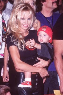 Фото - Памела Андерсон: 268x400 / 28 Кб