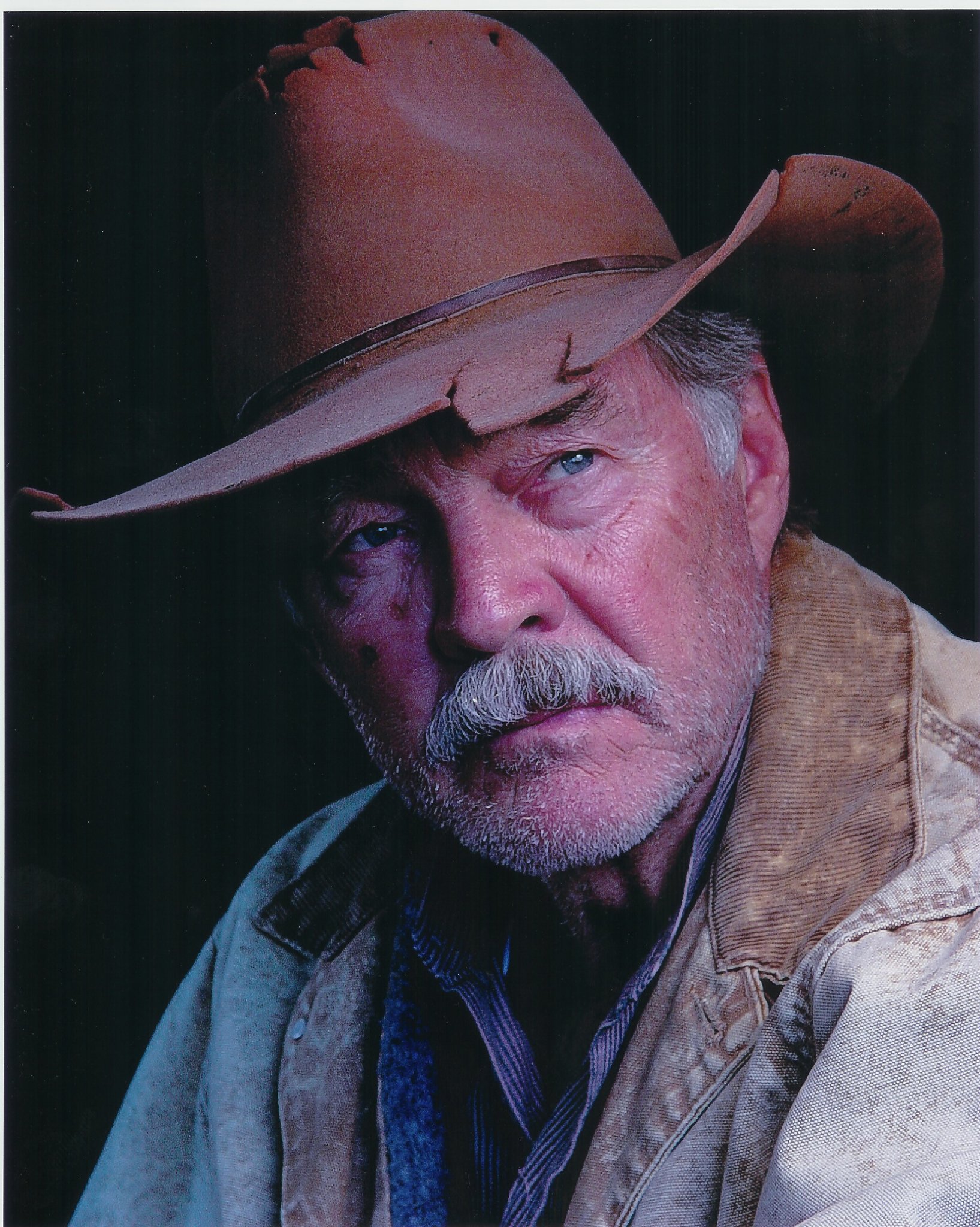 Фото - Кэл Бартлетт: 1635x2048 / 617 Кб