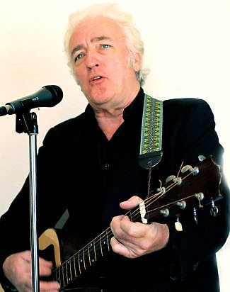 Фото - Chris Sullivan: 325x412 / 27 Кб