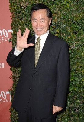 Фото - Джордж Такей: 278x400 / 32 Кб