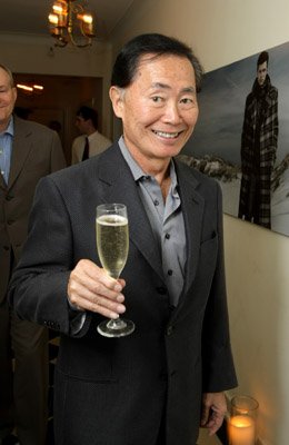 Фото - Джордж Такей: 260x400 / 21 Кб