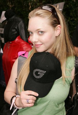 Фото - Аманда Сайфред: 272x400 / 26 Кб