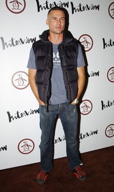 Фото - Итэн Эриксон: 237x396 / 23 Кб