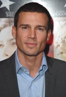 Фото - Итэн Эриксон: 275x400 / 22 Кб