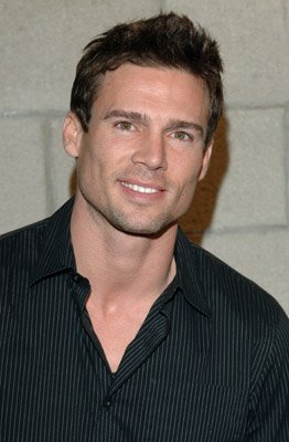 Фото - Итэн Эриксон: 262x400 / 23 Кб