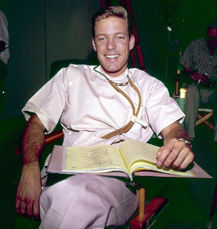 Фото - Ричард Чемберлен: 427x450 / 39 Кб