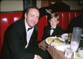 Фото - Хэйли Джоэл Осмент: 282x199 / 15 Кб