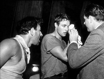 Фото - Марлон Брандо: 345x264 / 26 Кб