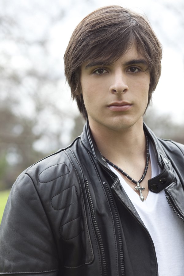 Фото - Сэм Стоун: 600x900 / 81 Кб