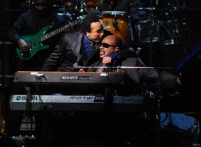 Фото - Smokey Robinson: 293x215 / 14 Кб