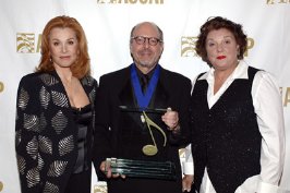 Фото - Стефани Пауэрс: 266x177 / 14 Кб