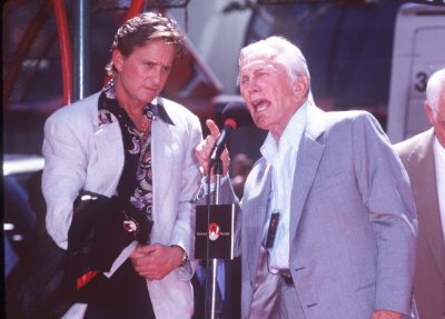 Фото - Майкл Дуглас: 400x287 / 25 Кб