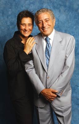 Фото - k.d. lang: 255x400 / 19 Кб