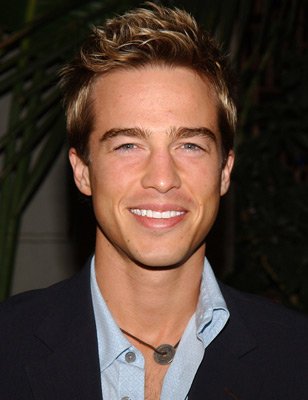 Фото - Райан Карнс: 308x400 / 22 Кб