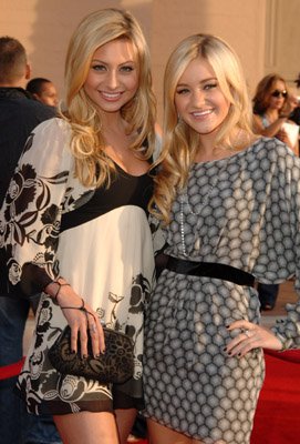 Фото - ЭйДжей Мичалка: 271x400 / 34 Кб